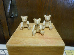 miniwoodenbears.jpg